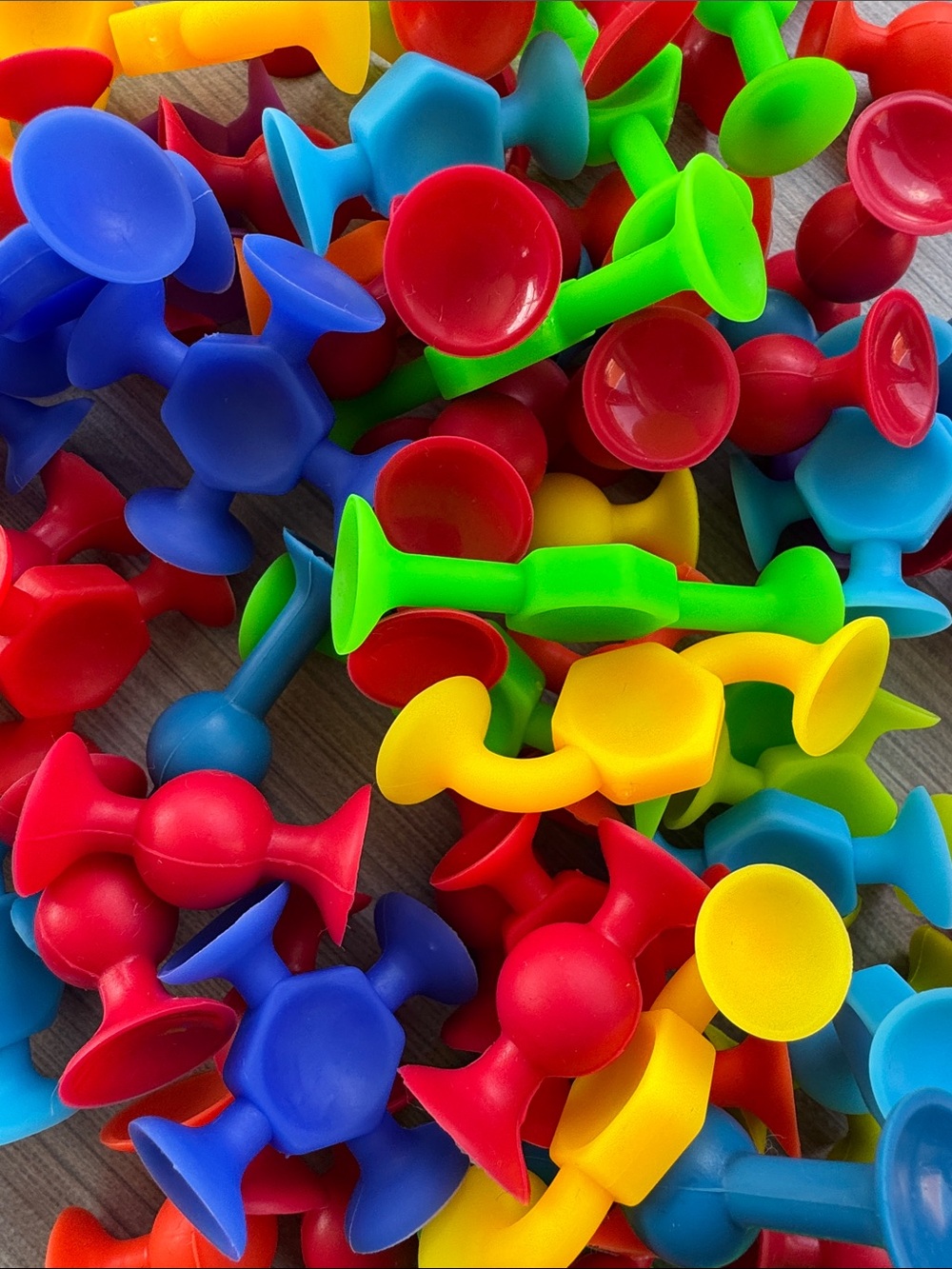 🧩 EUC Suction Construction Toy Lot – Colorful Sensory STEM Building Pieces - Picture 2 of 4